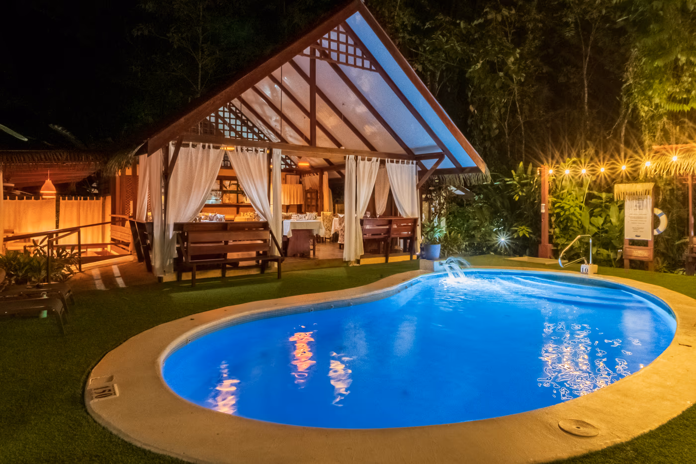 Open-air Caribbean restaurant at Namuwoki Lodge, Playa Chiquita